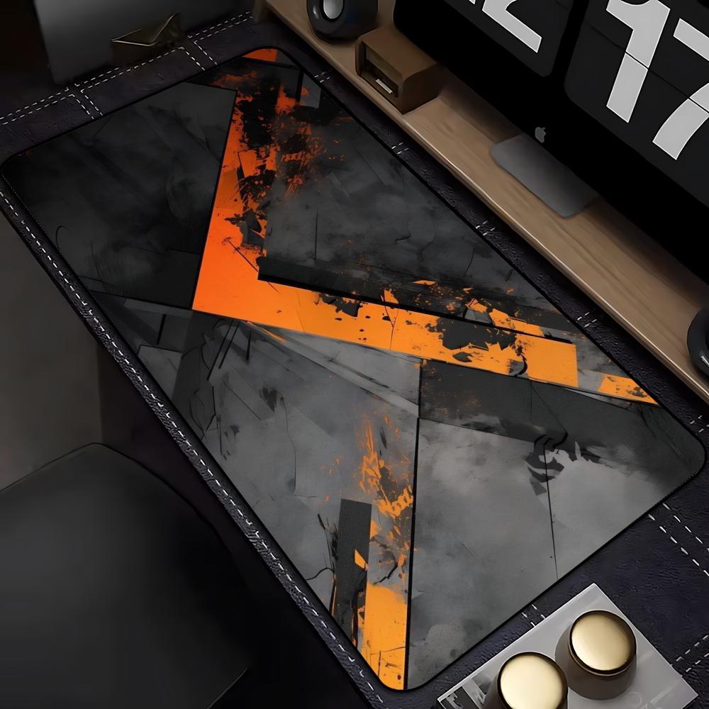 بساط مكتب كبير بتصميم هندسي مت - مراجعة Pc Gaming Orange وسعره